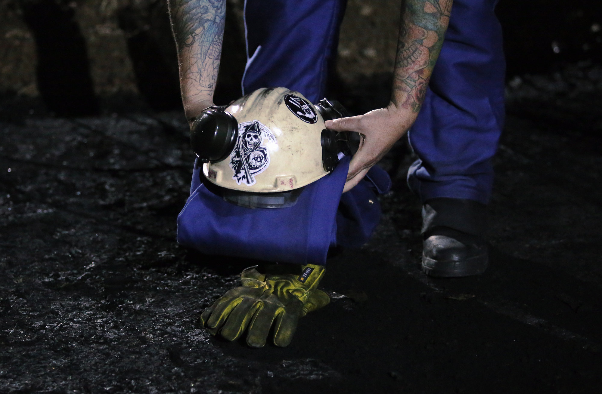 Pictured: Re: Dress rehearsal of "We'Re Still Here", a play created by Rachel Trezise, Common Wealth and the National Theatre Wales about steelworkers, which will be performed in Byass Works, a disused industrial unit, in Port Talbot, south Wales, UK.