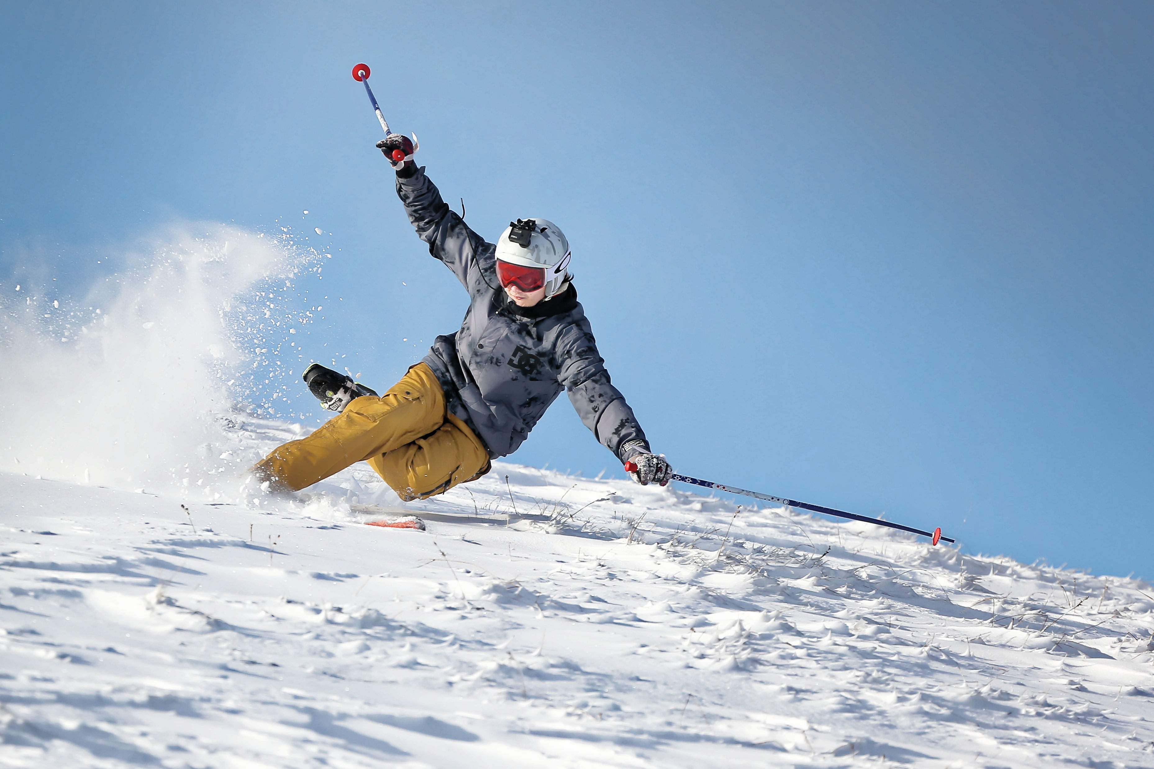 Pictured: A man falls over as he skis in the snow at Storey Arms in the Brecon Beacons, Wales, UK. Monday 11 December 2017 Re: Freezing temperatures, snow and ice has affected parts of the UK.